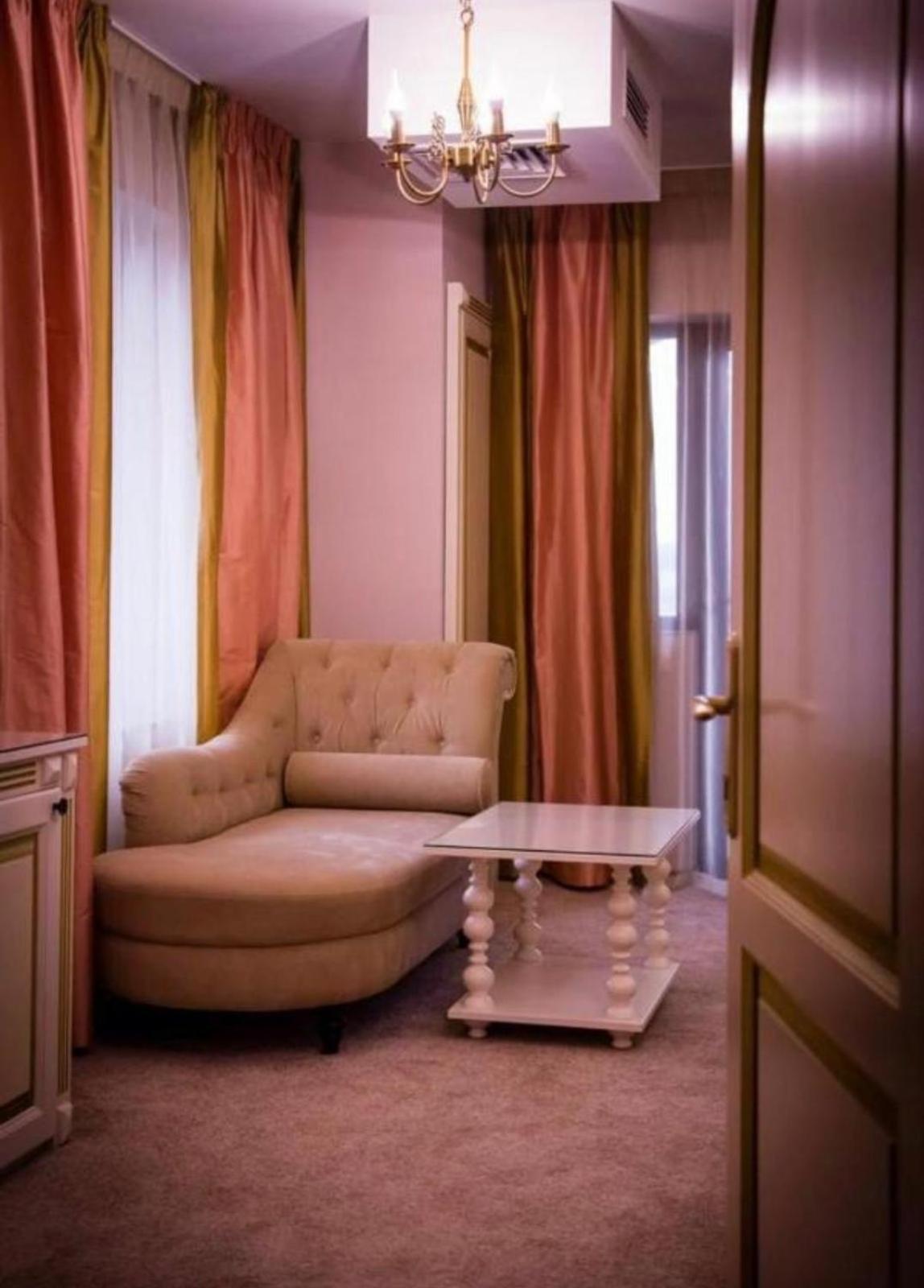 Hotel Goya Collection Târgu Jiu Екстериор снимка